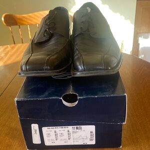 Men's Size 11 M (D) BRAEDON/BLACK Leather Dress Shoe. Stafford Signature Used